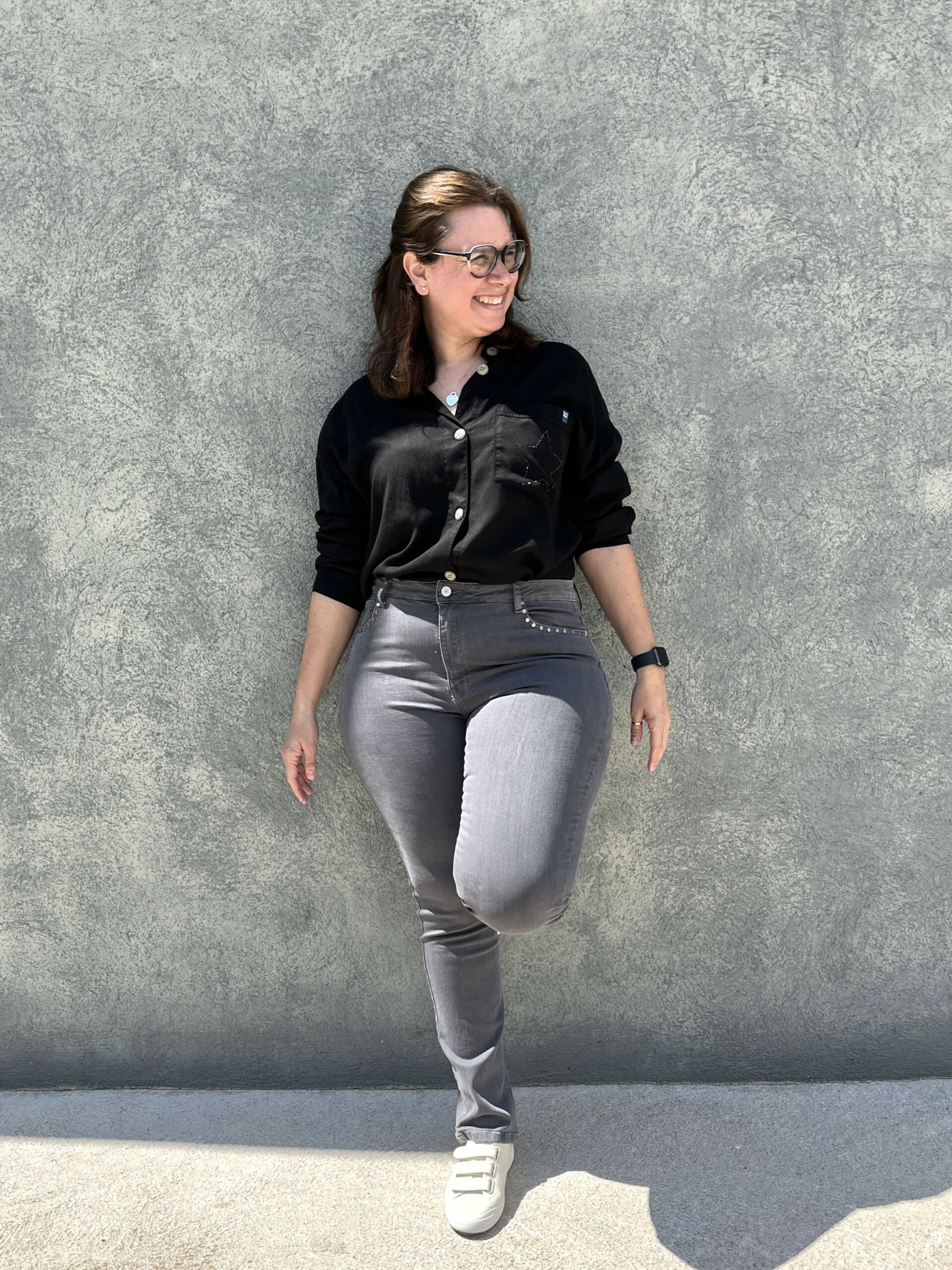 Pantalón tachas bolsillos