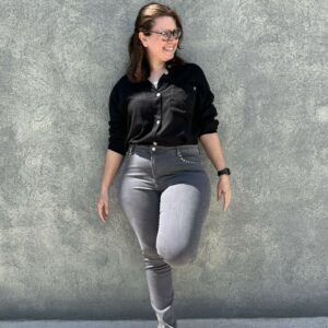Pantalón tachas bolsillos
